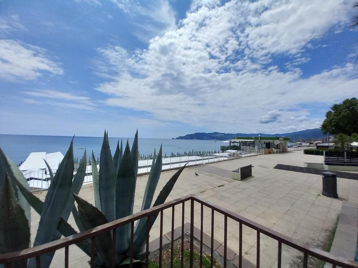 Appartamento Sweet Sea View Savona Esterno foto