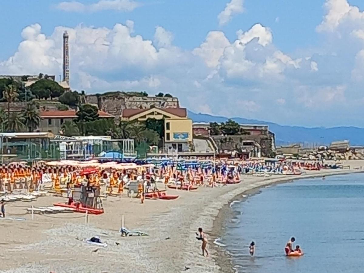 Appartamento Sweet Sea View Savona Esterno foto