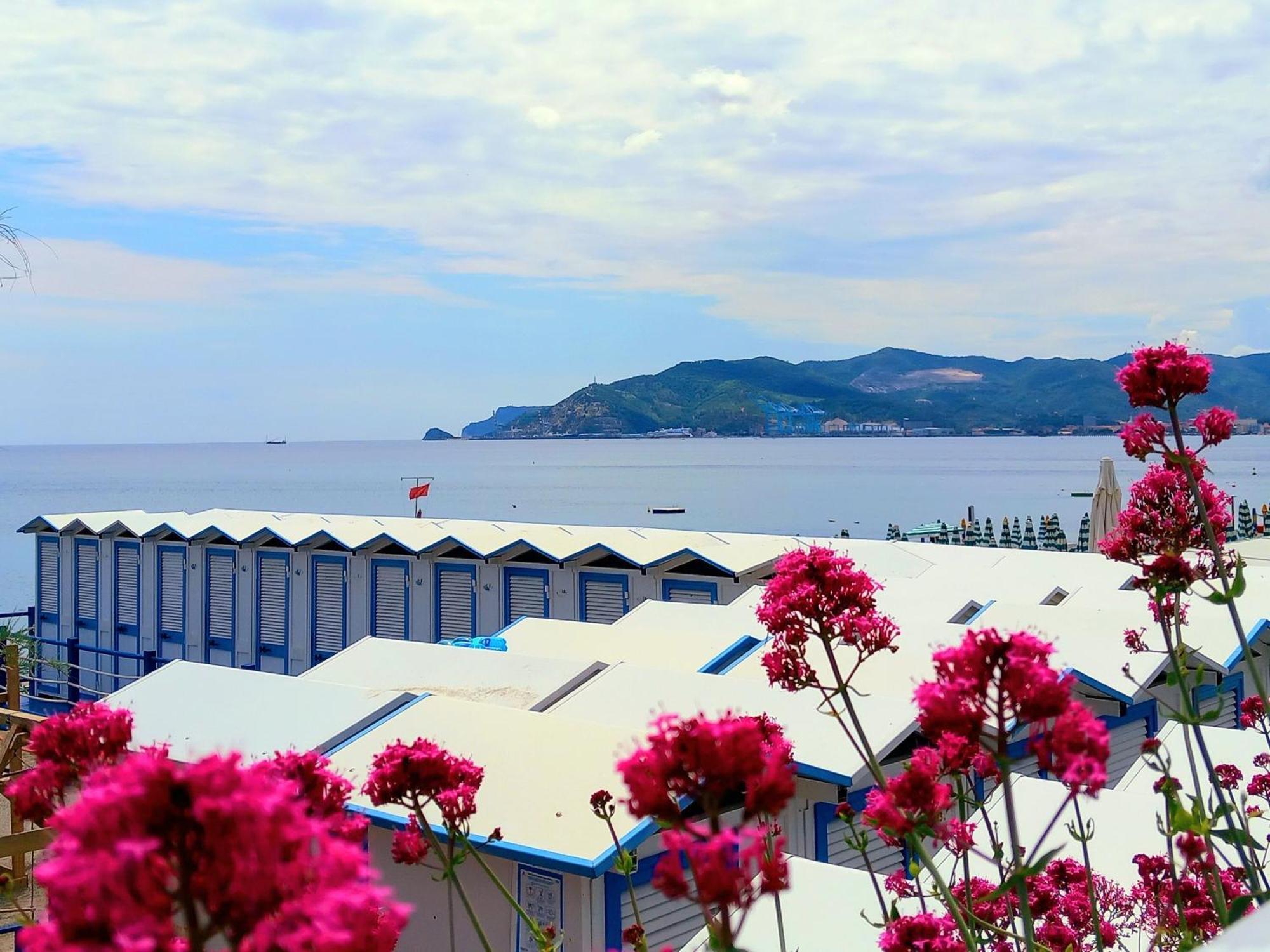 Appartamento Sweet Sea View Savona Esterno foto