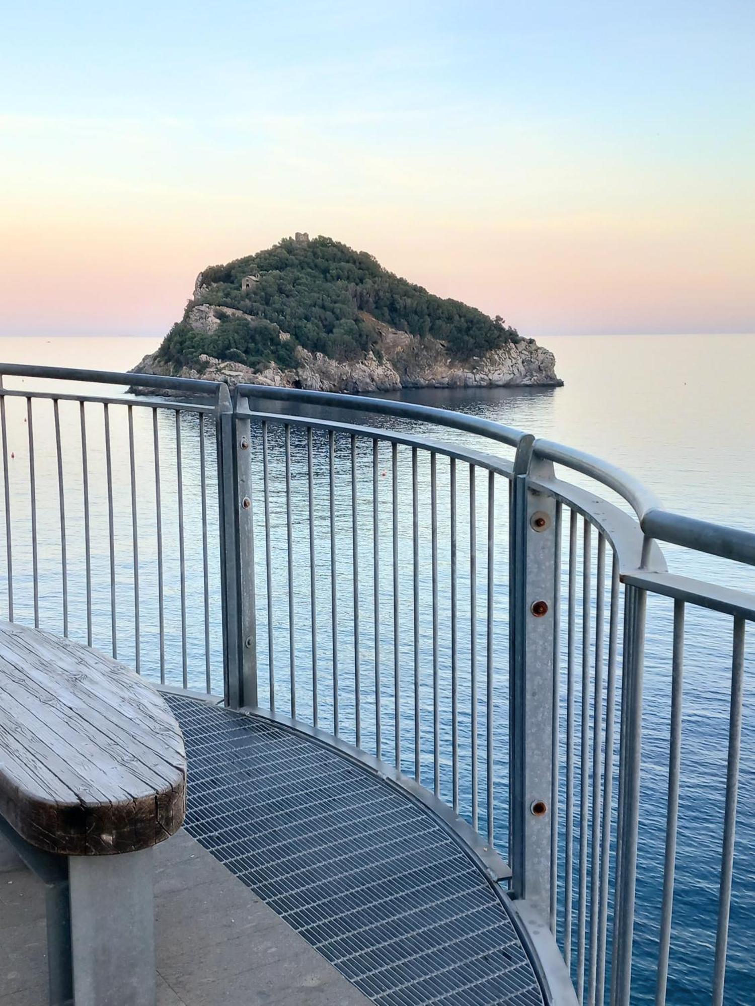 Appartamento Sweet Sea View Savona Esterno foto